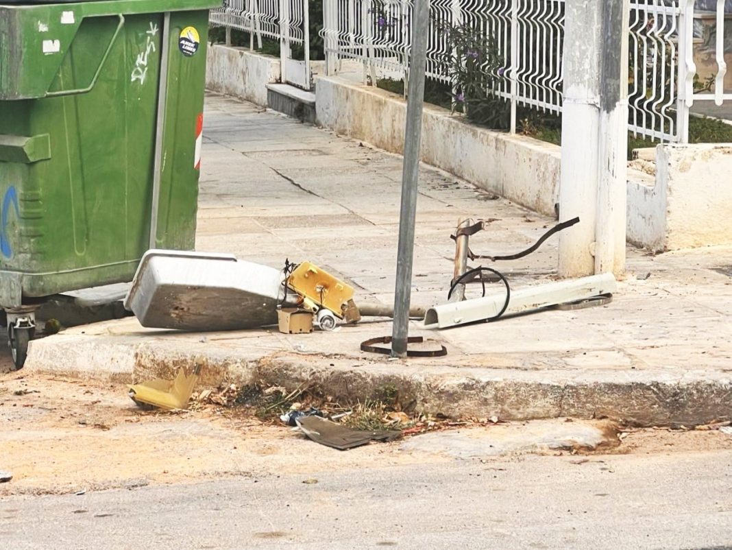 Απορριμματοφόρο του Δήμου Ηλιούπολης “βρήκε” σε καλώδιο οπτικής ίνας και ξήλωσε τα πάντα Atyhima optiki ina 1