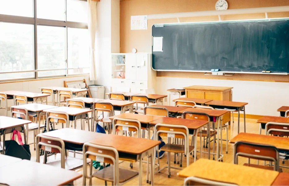 kleista ta sxoleia stin attiki