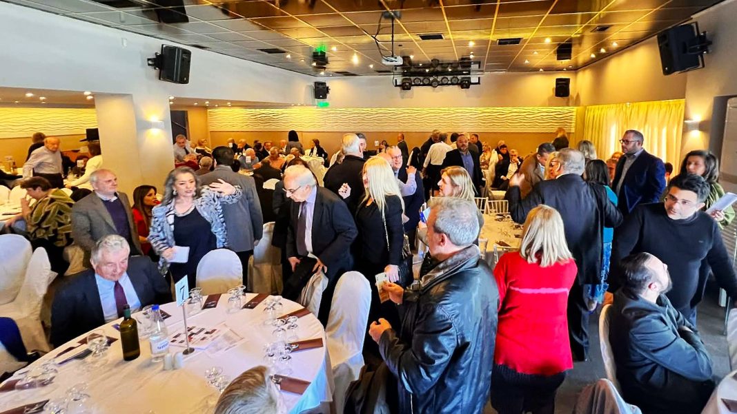 Μεγαλειώδης συνεστίαση της Δημ.Τ.Ο. Ηλιούπολης Μεγαλειώδης συνεστίαση της Δημ.Τ.Ο. Ηλιούπολης