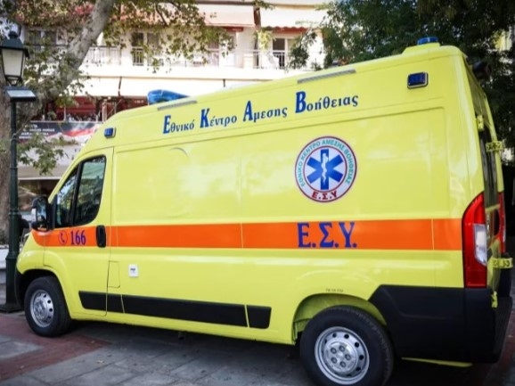 Ηλιούπολη: Δύο 17χρονες έπεσαν από ταράτσα πολυκατοικίας – Μία σε κρίσιμη κατάσταση, μία χωρίς τις αισθήσεις της Ηλιούπολη: Δύο 17χρονες έπεσαν από ταράτσα πολυκατοικίας – Μία σε κρίσιμη κατάσταση, μία χωρίς τις αισθήσεις της