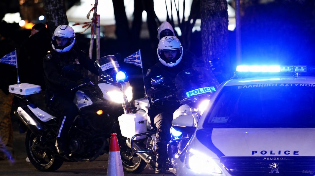 Σκηνές Φαρ Ουέστ τα ξημερώματα στην Αργυρούπολη Σκηνές Φαρ Ουέστ τα ξημερώματα στην Αργυρούπολη