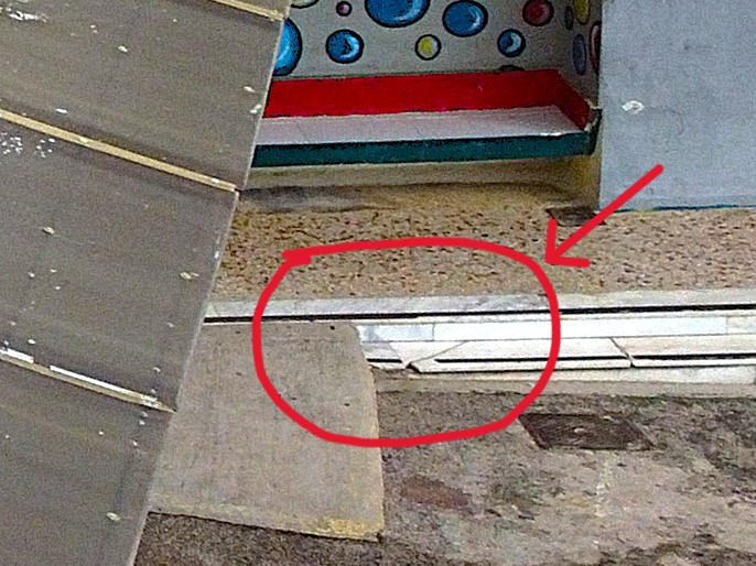 Το επικίνδυνο σκαλοπάτι στο 3ο δημοτικό ακόμα έτσι είναι.. Το επικίνδυνο σκαλοπάτι στο 3ο δημοτικό ακόμα έτσι είναι..