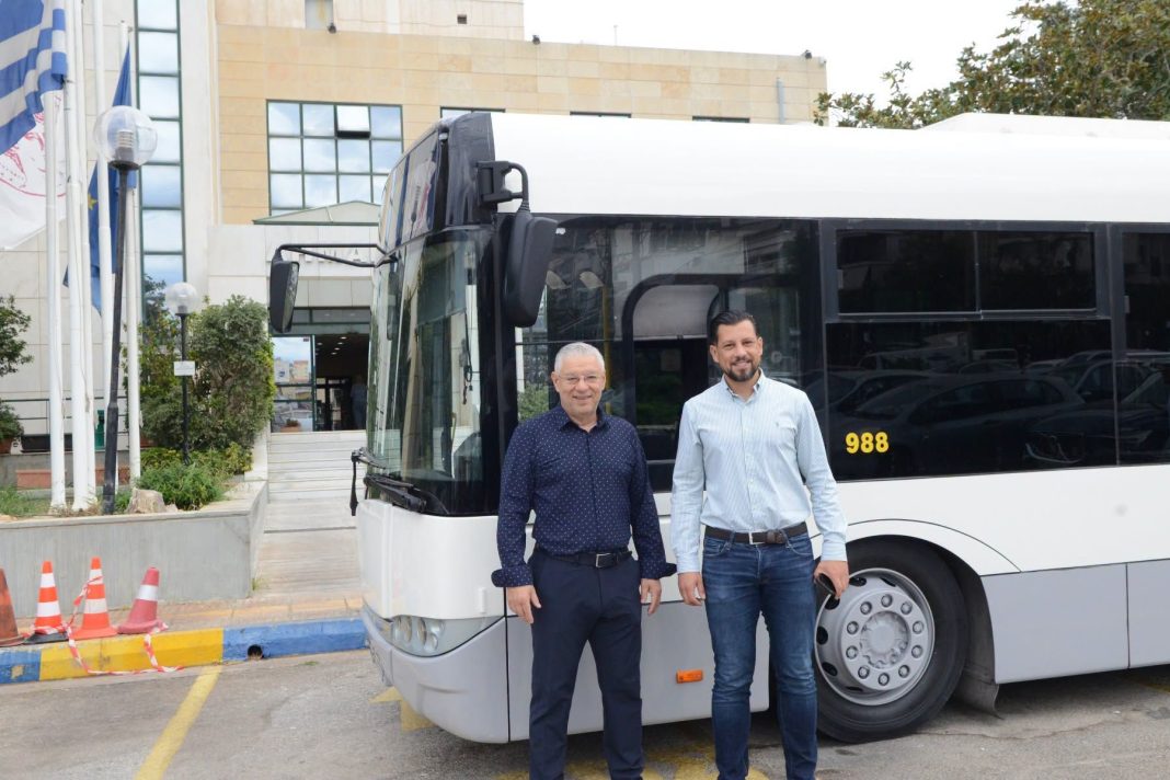 Νέο λεωφορείο για τη δημοτική συγκοινωνία ή απλά νεοφερμένο στην πόλη? Νέο λεωφορείο για τη δημοτική συγκοινωνία ή απλά νεοφερμένο στην πόλη?